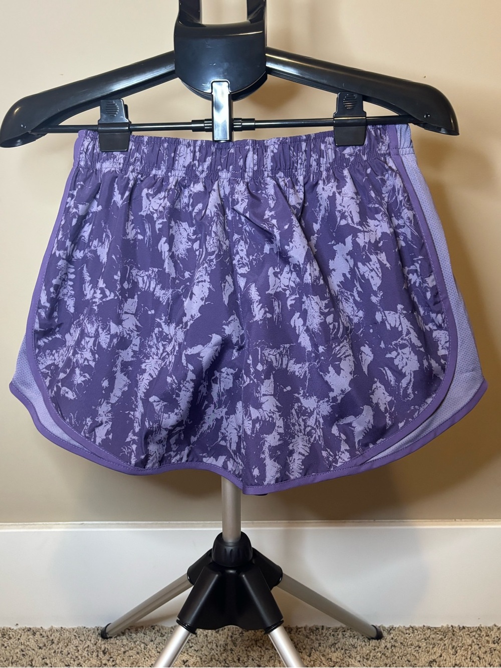 Nike Dri-FIT Women’s M Purple Abstract Print Running Athletic Shorts NWT - Picture 6 of 8